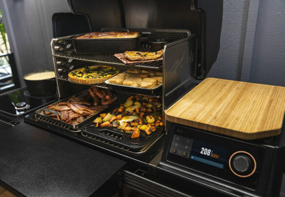 Traeger Pelletgrill Timberline inkl. Abdeckhaube & Ablagefach + 2x 9kg Pellets 